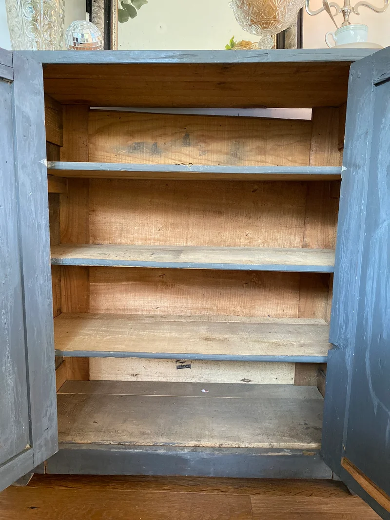 Buffet parisien en bois ancien gris