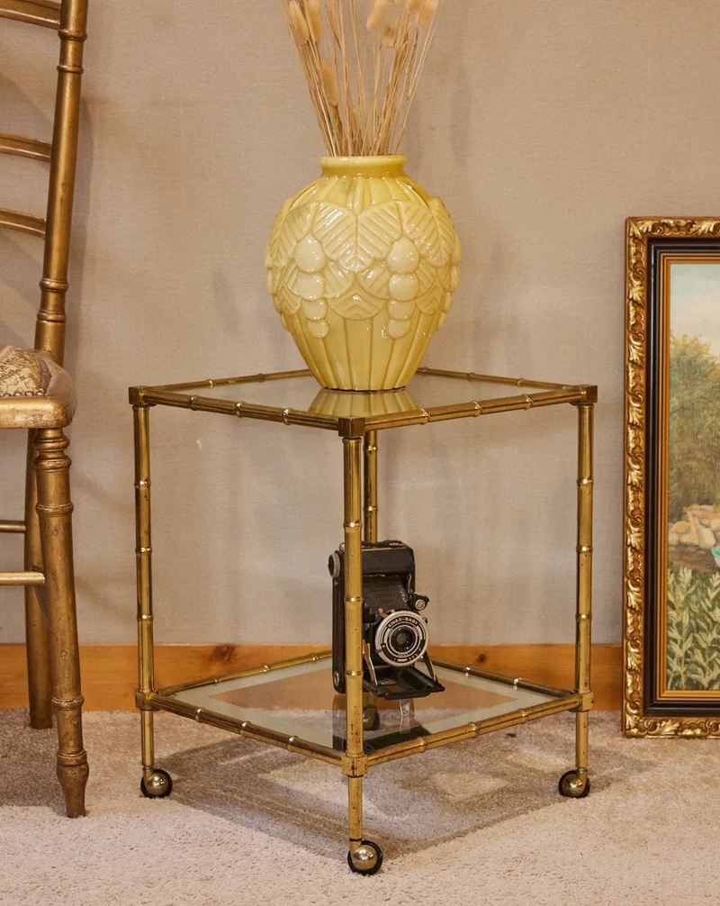 Hanna, la table d'appoint en laiton N°1564