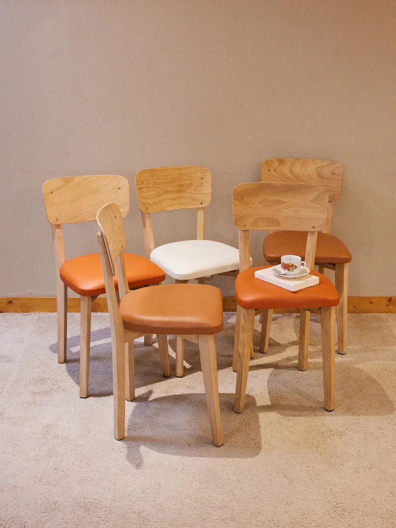 Claude, le lot de 5 chaises en bois poncé N°1616