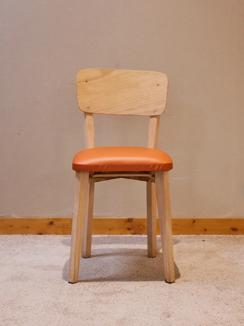 Claude, le lot de 5 chaises en bois poncé N°1616