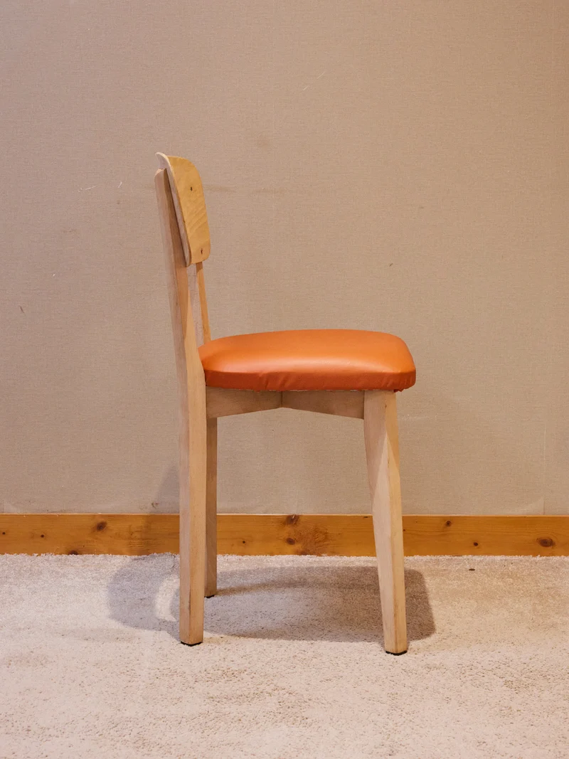 Claude, le lot de 5 chaises en bois poncé N°1616