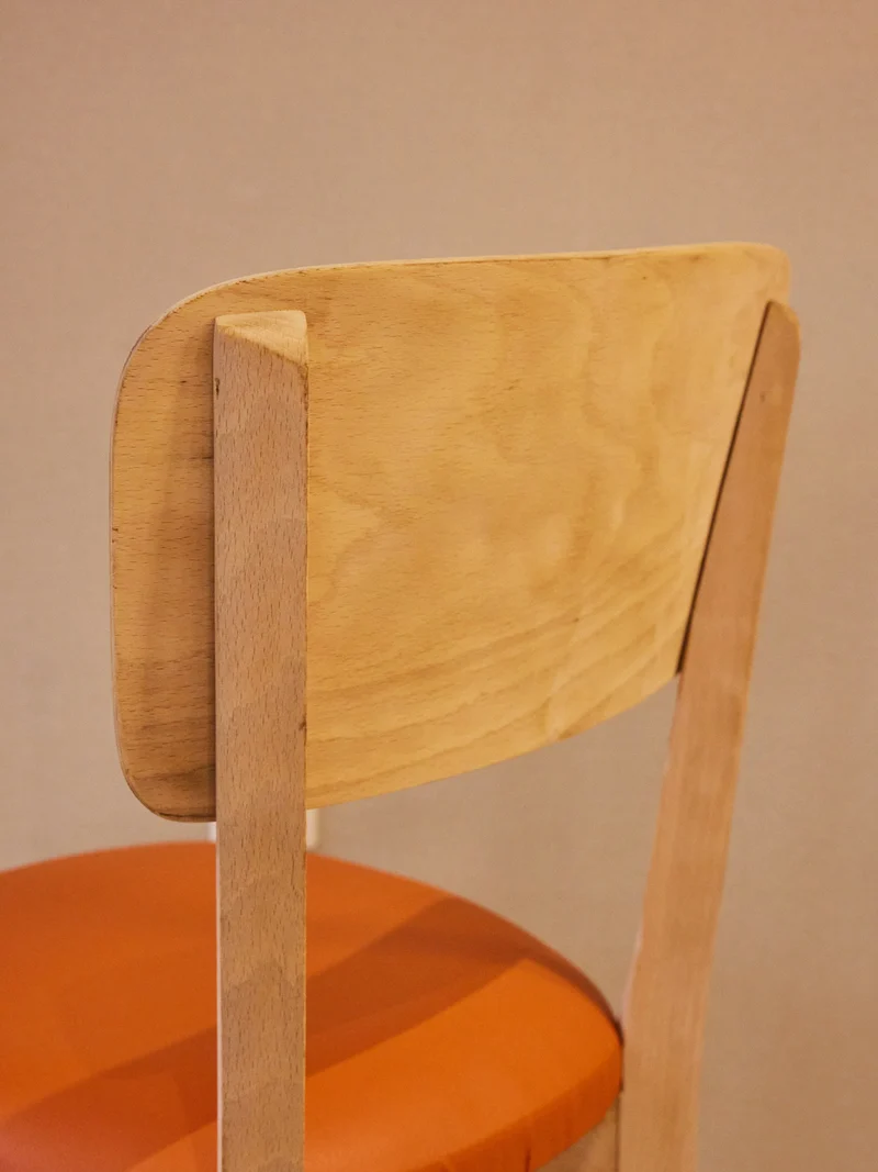 Claude, le lot de 5 chaises en bois poncé N°1616