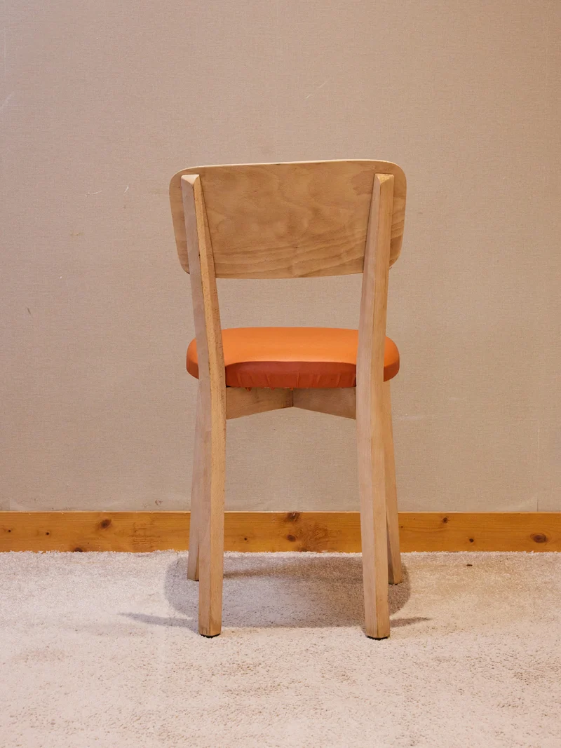 Claude, le lot de 5 chaises en bois poncé N°1616