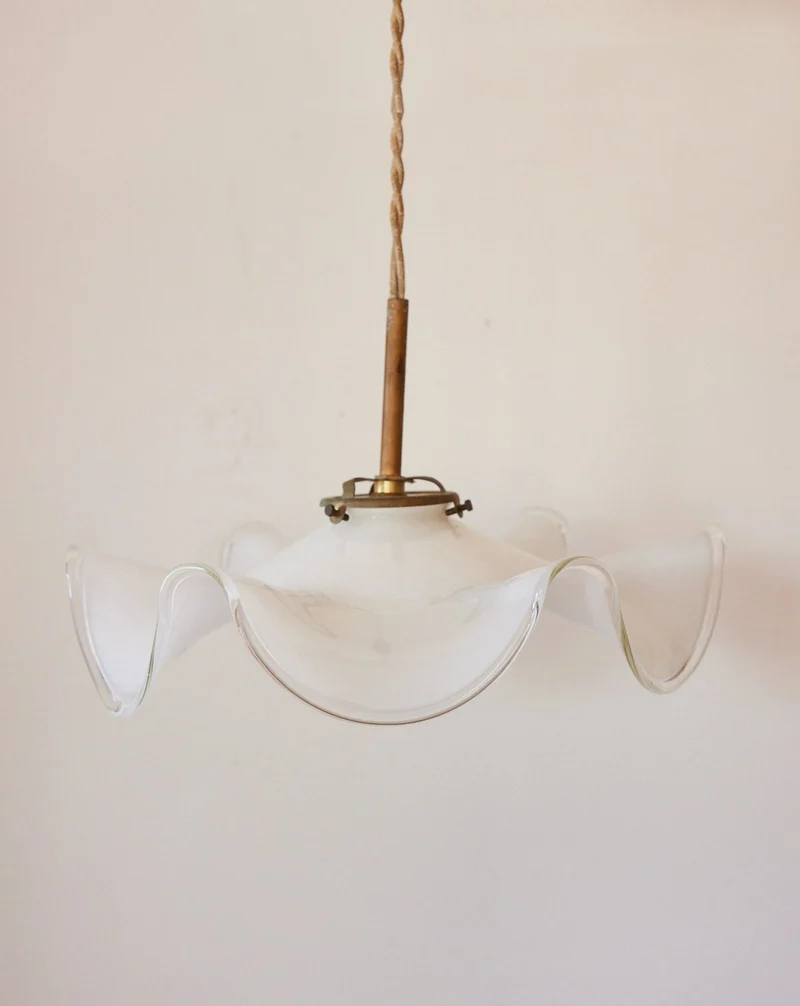 Sonia, la suspension opaline blanche vintage N°317