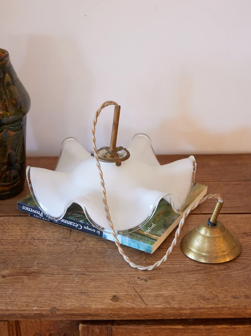 Sonia, la suspension opaline blanche vintage N°317