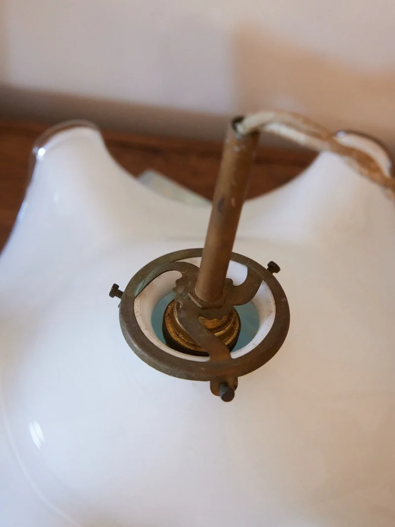 Sonia, la suspension opaline blanche vintage N°317