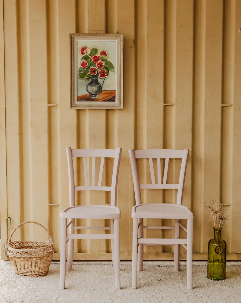 Claude, la paire de chaises en bois rose N°1627