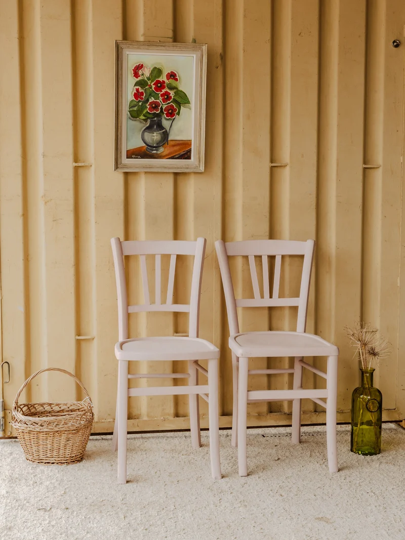 Claude, la paire de chaises en bois rose N°1627