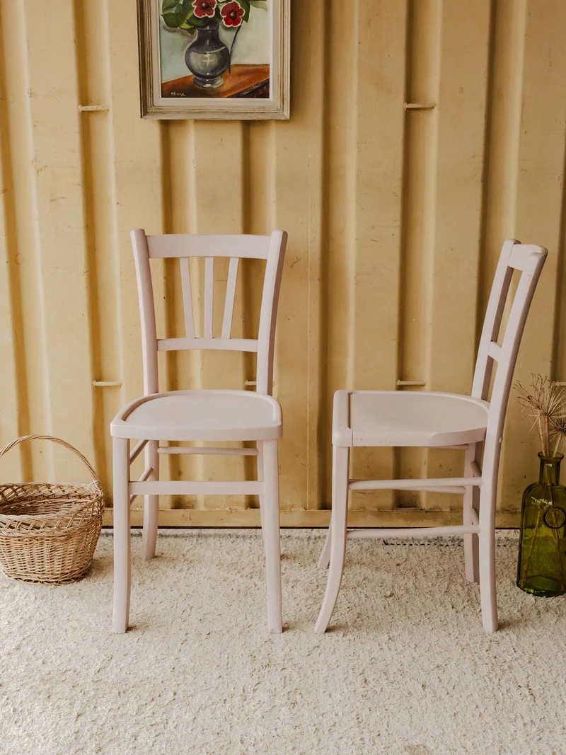 Claude, la paire de chaises en bois rose N°1627
