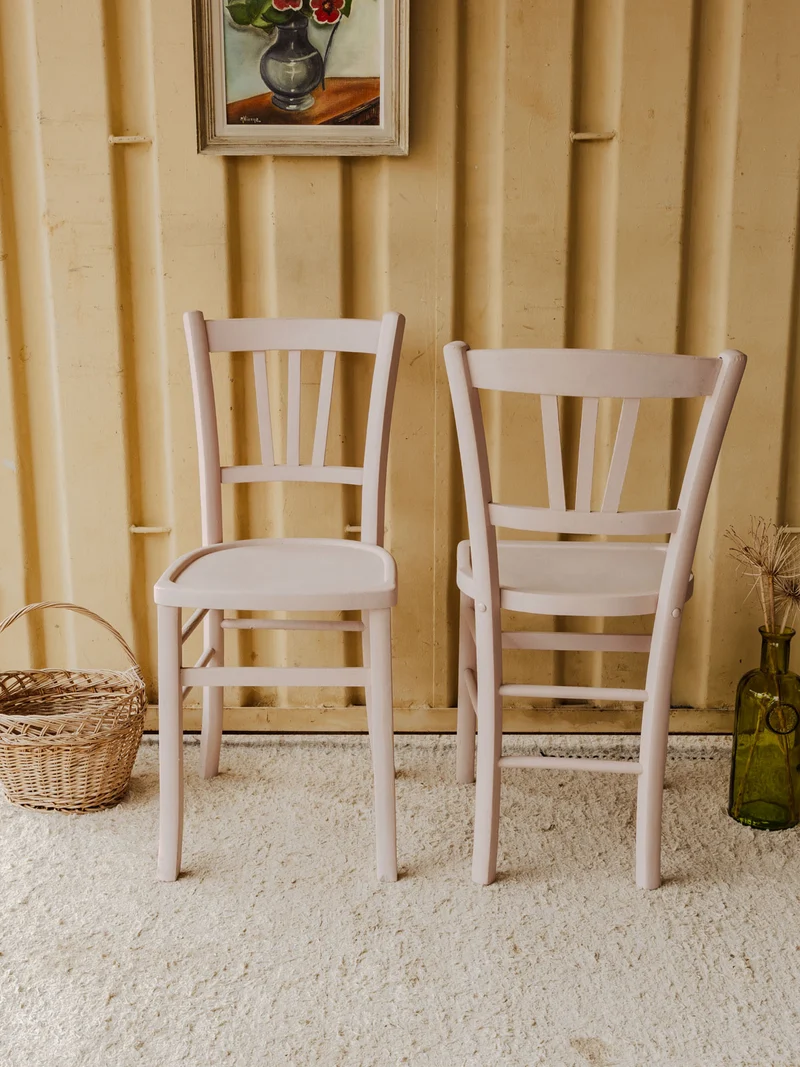 Claude, la paire de chaises en bois rose N°1627