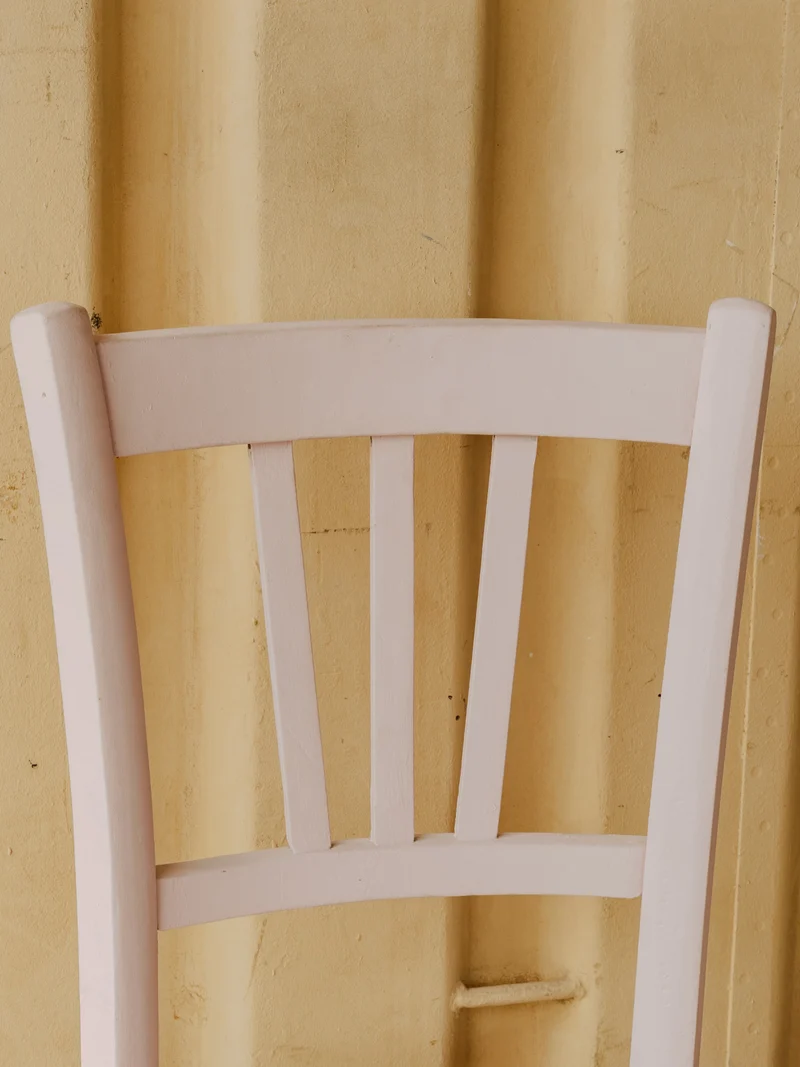 Claude, la paire de chaises en bois rose N°1627