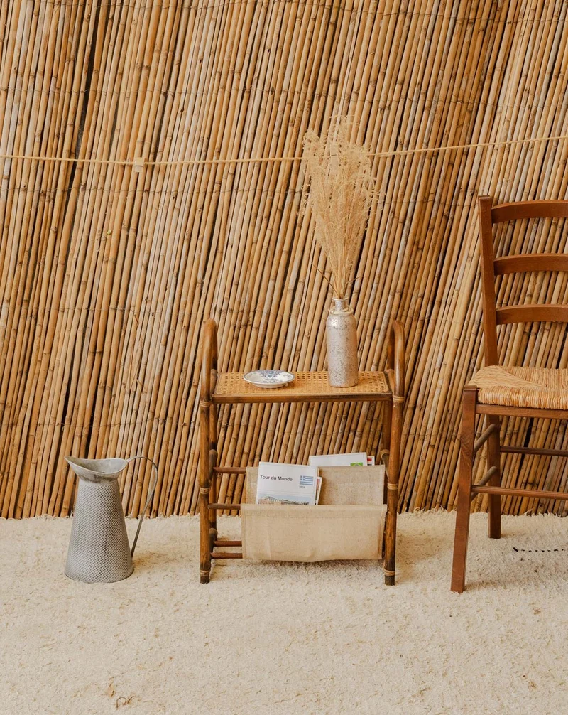 Francine, la table d'appoint porte-revues en bambou N°1573