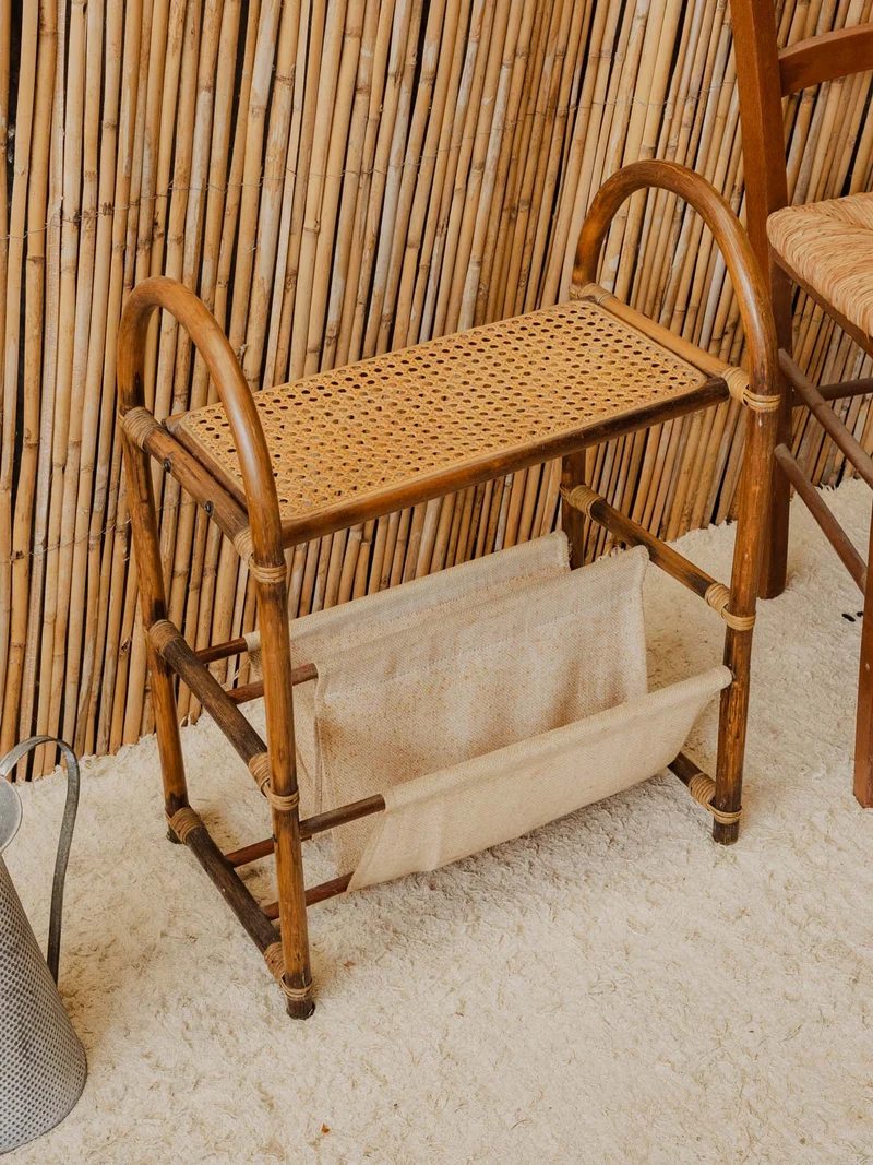 Francine, la table d'appoint porte-revues en bambou N°1573