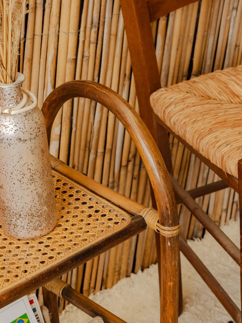 Francine, la table d'appoint porte-revues en bambou N°1573