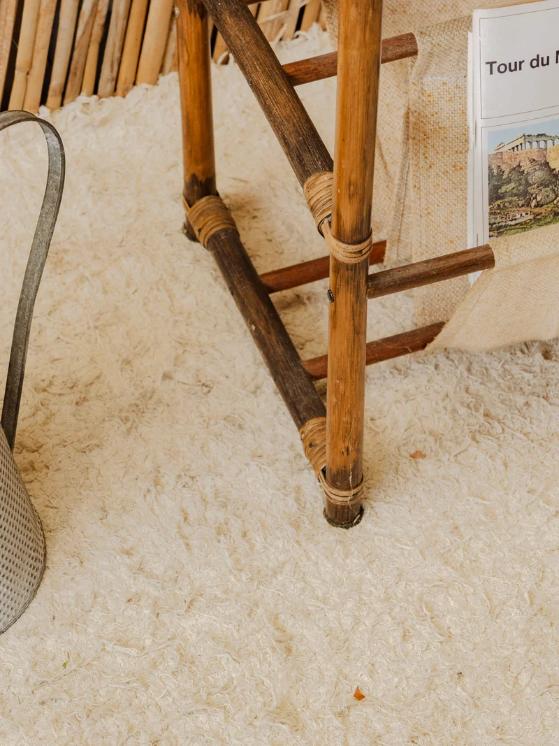 Francine, la table d'appoint porte-revues en bambou N°1573