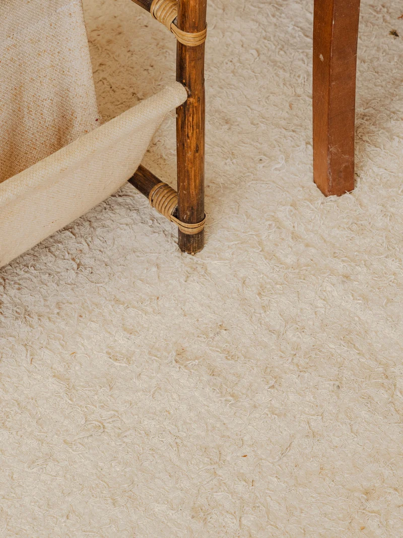 Francine, la table d'appoint porte-revues en bambou N°1573