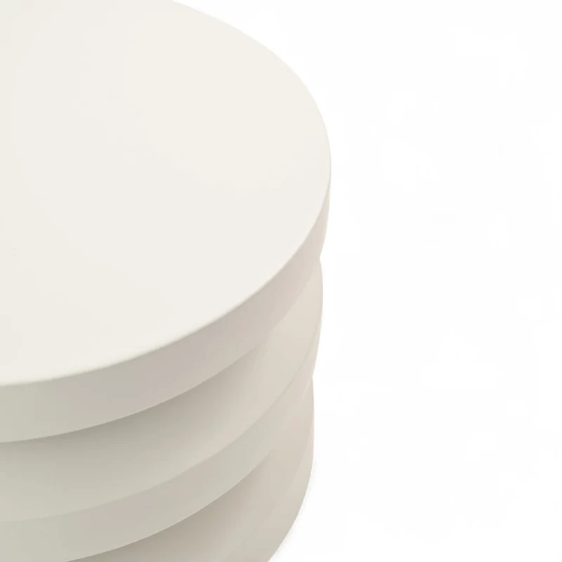 Table basse ronde en métal gris clair