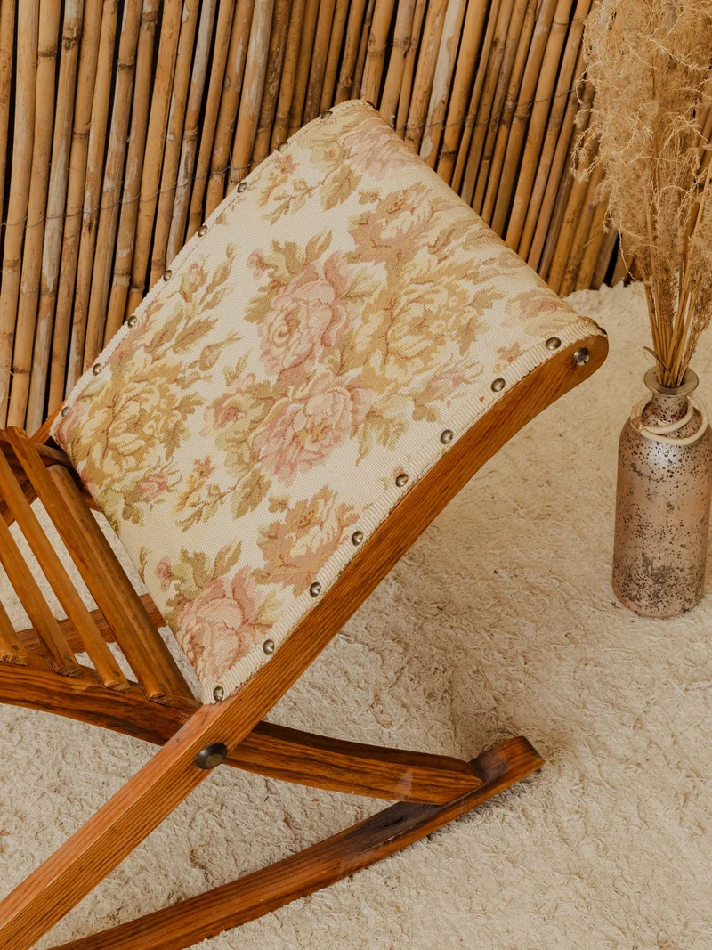 Regis, le repose-pieds en bois et tissu N°1561