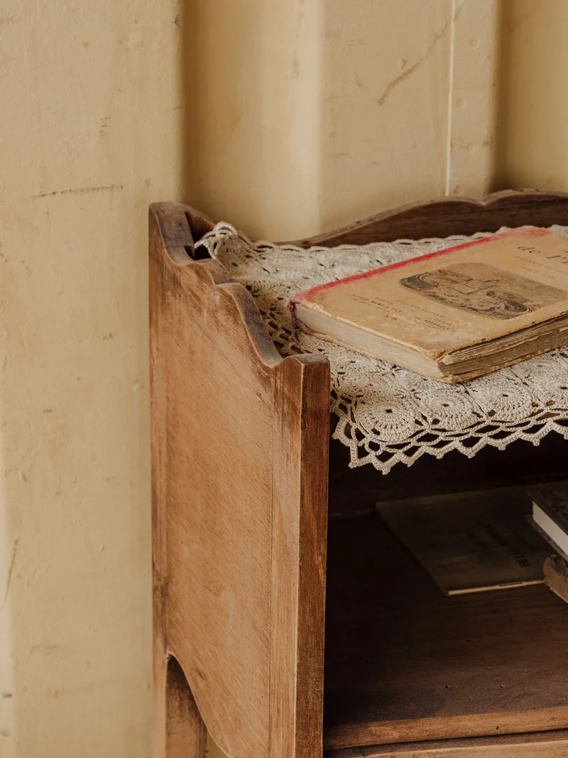 Odile, la table de chevet en bois N°1561