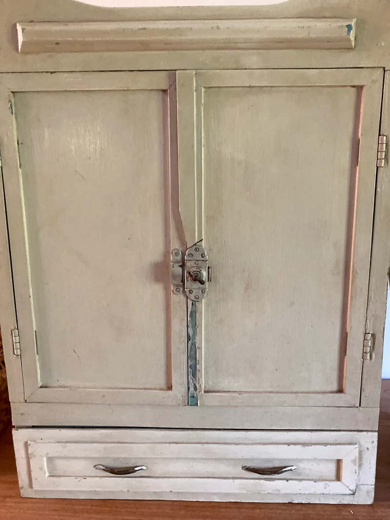 Armoire penderie à poupée ancienne