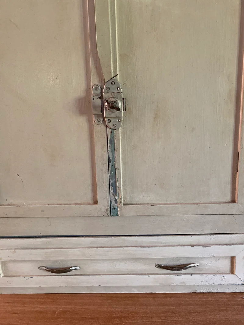 Armoire penderie à poupée ancienne