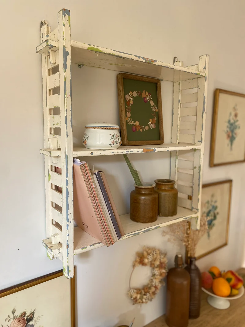 Etagère murale en bois ancien patiné