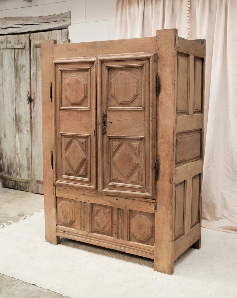 Blandine, la grande armoire à revisiter N°519