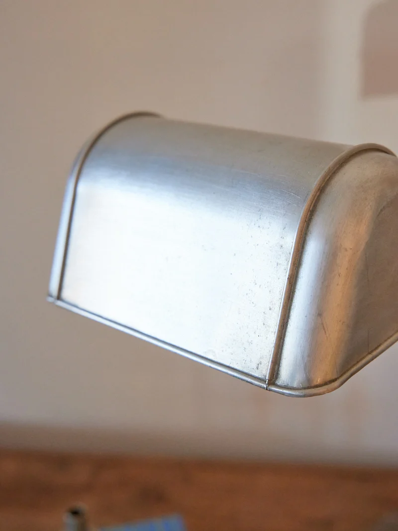 Julia, la lampe de bureau en métal vintage N°1064
