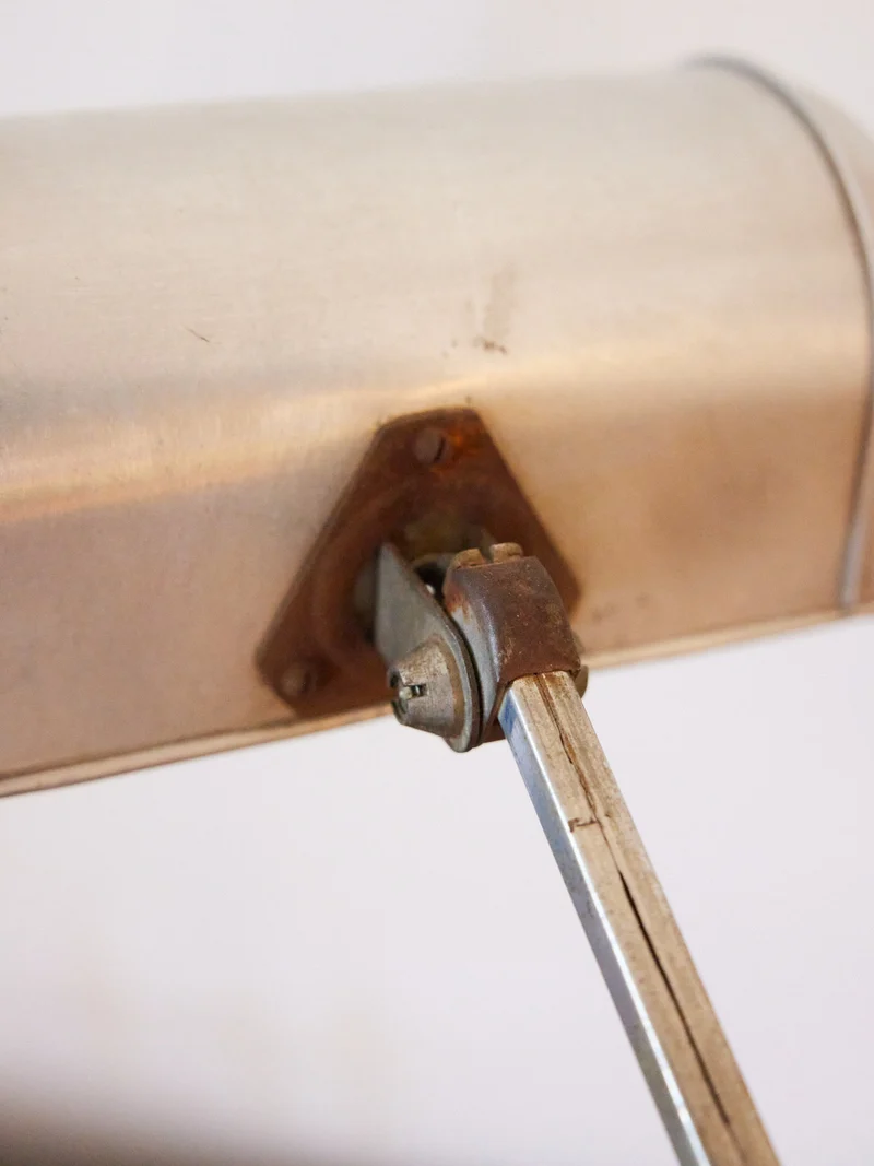 Julia, la lampe de bureau en métal vintage N°1064