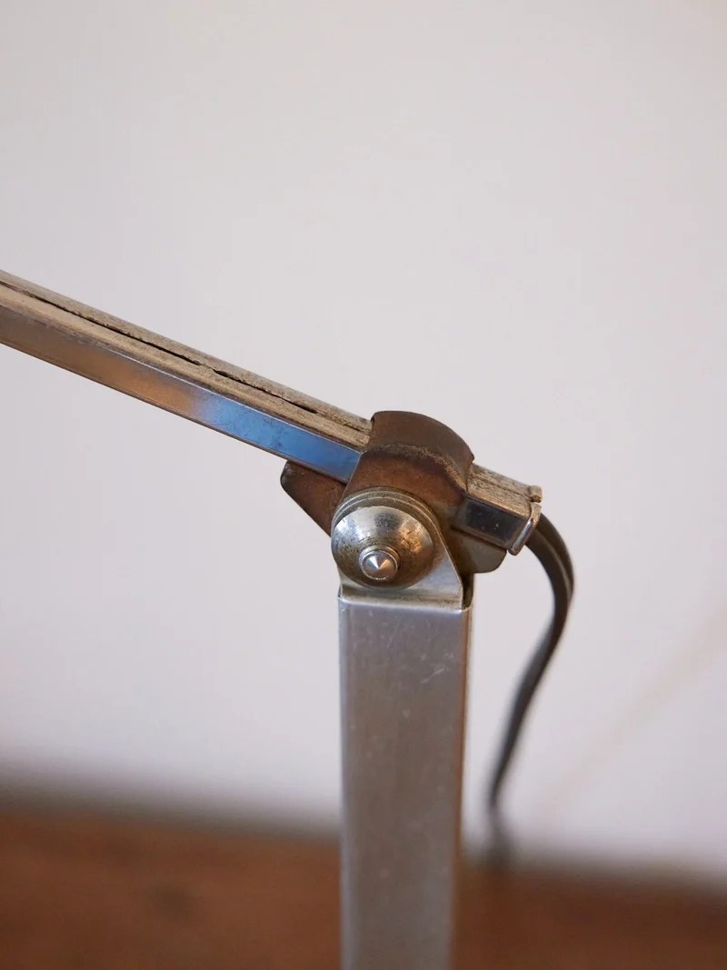Julia, la lampe de bureau en métal vintage N°1064
