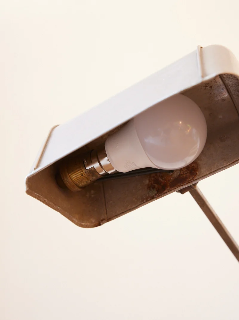 Julia, la lampe de bureau en métal vintage N°1064