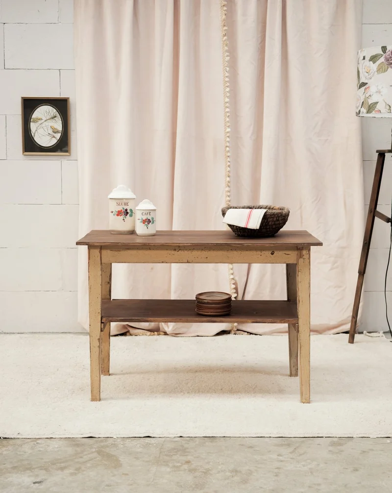Francine, la table d'appoint en bois patiné N°1569