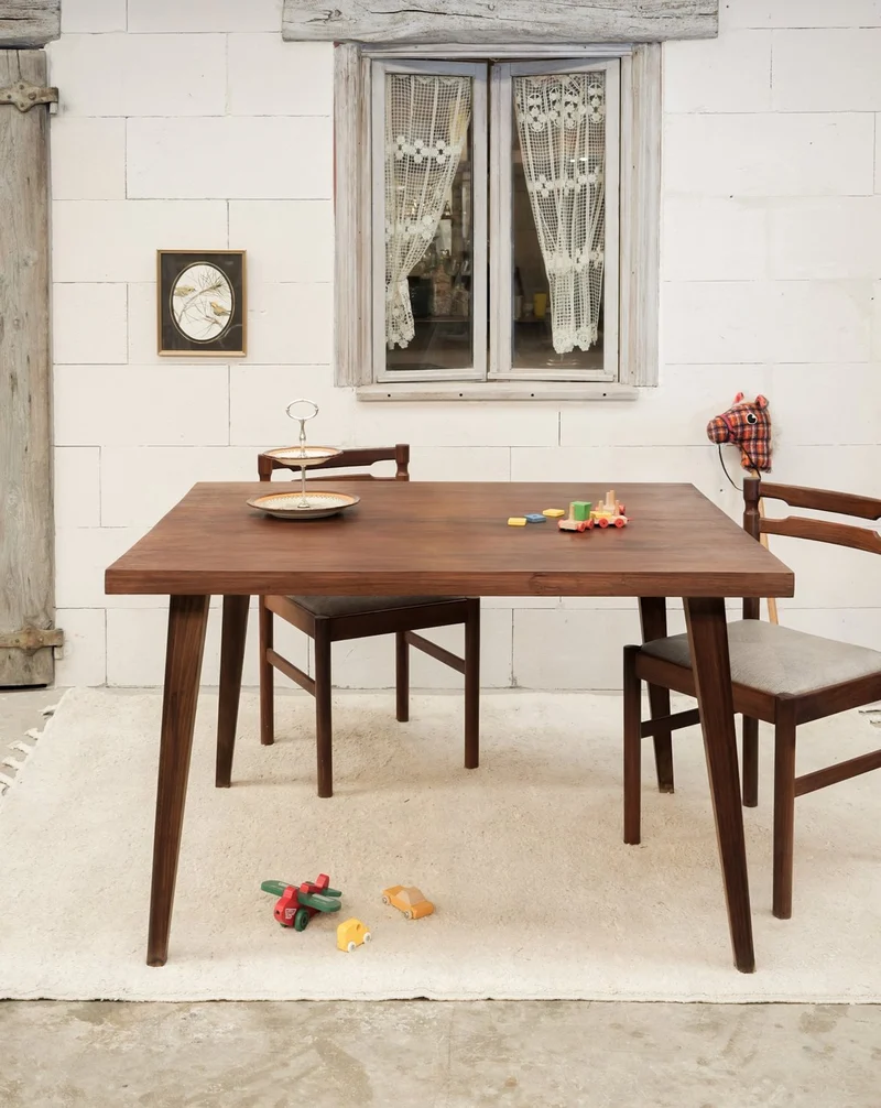 Karla, la table à manger N°1277
