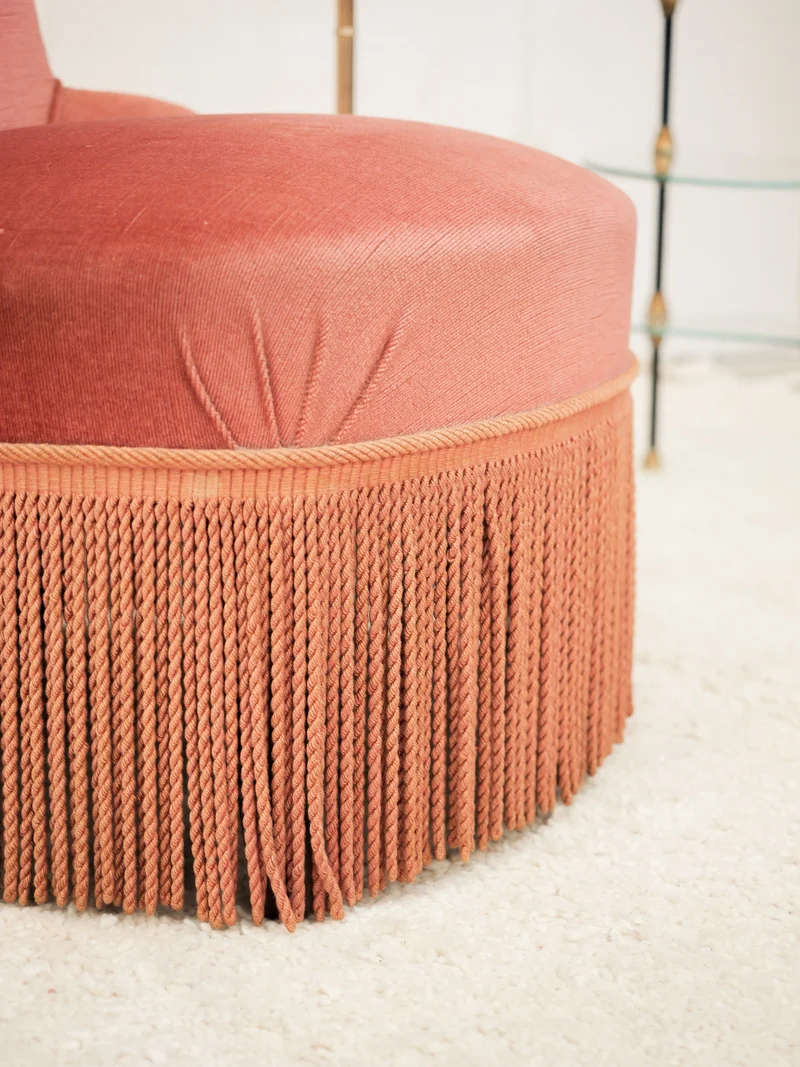 Jakob, le petit fauteuil crapaud en velours rose N°1384