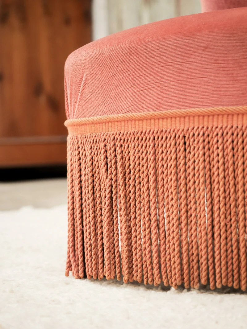 Jakob, le petit fauteuil crapaud en velours rose N°1384