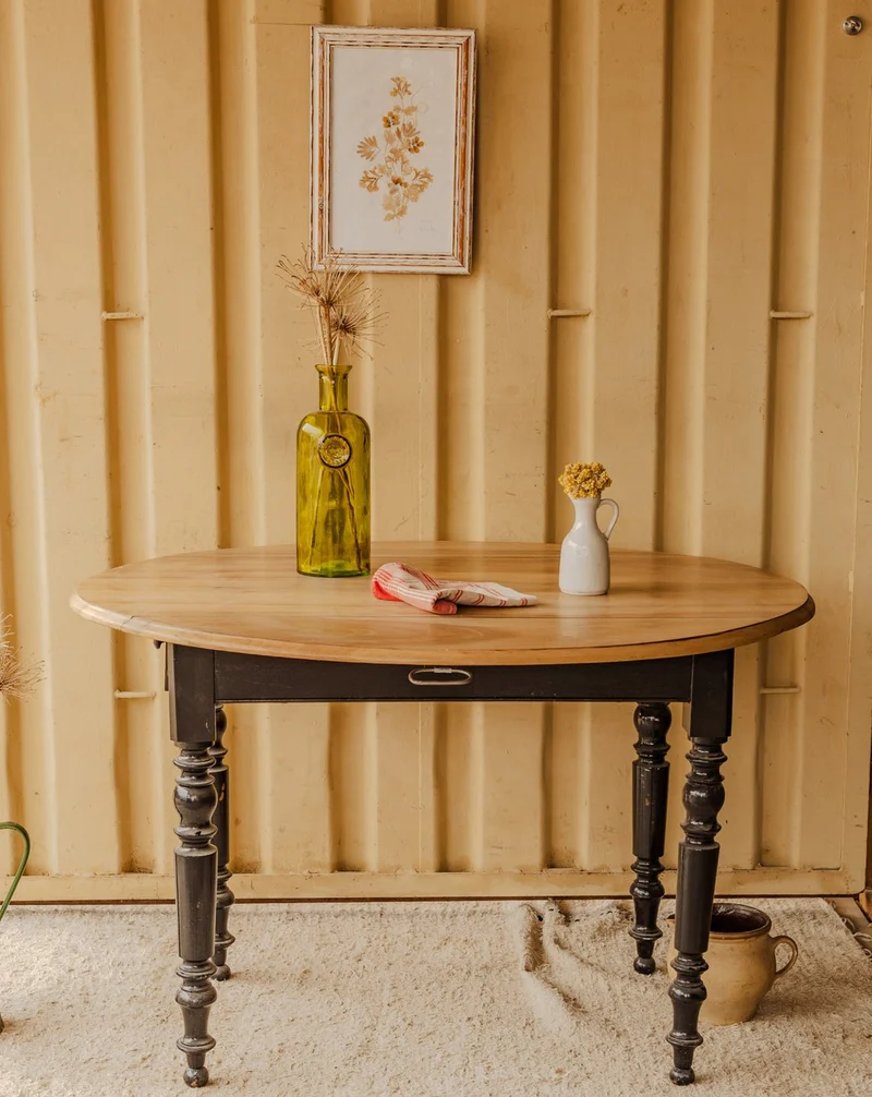 Romy, la table à manger en bois N°1552