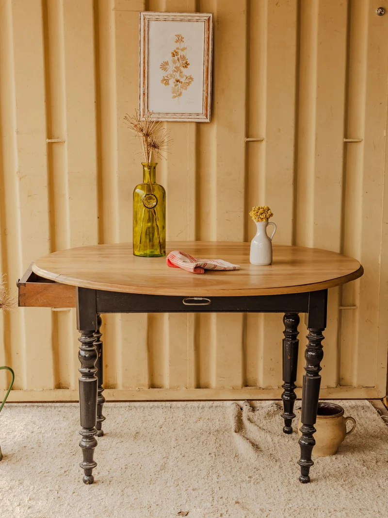 Romy, la table à manger en bois N°1552
