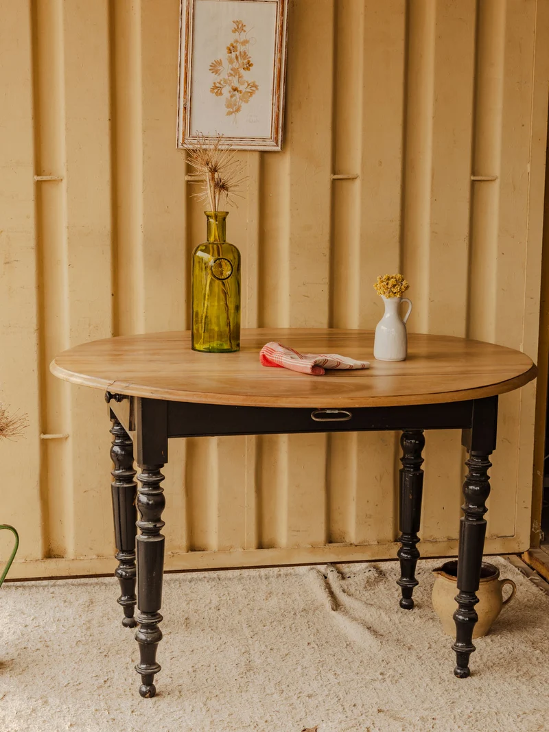 Romy, la table à manger en bois N°1552