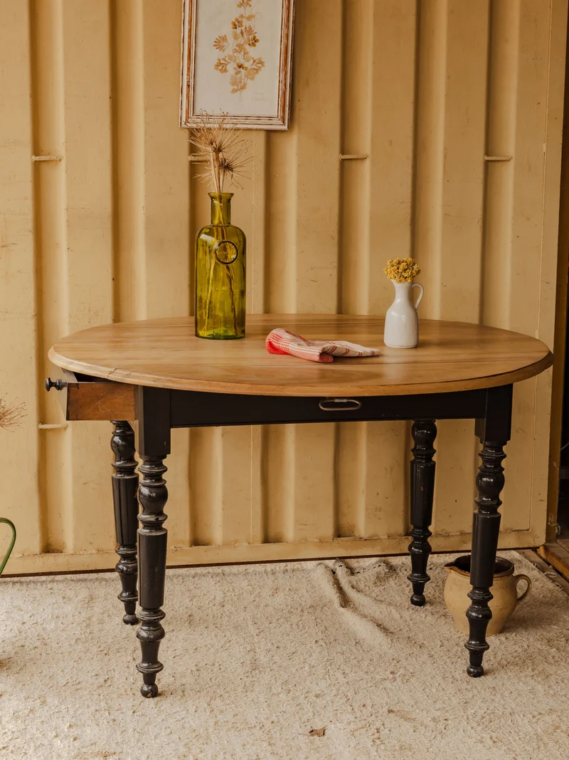 Romy, la table à manger en bois N°1552