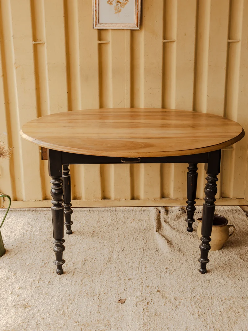 Romy, la table à manger en bois N°1552