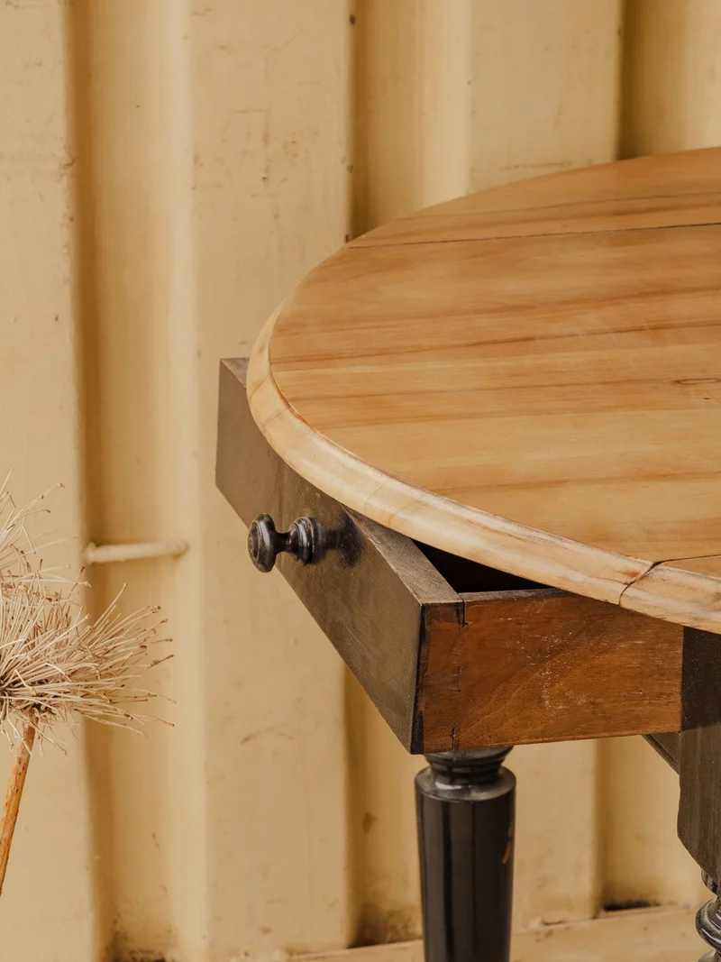 Romy, la table à manger en bois N°1552