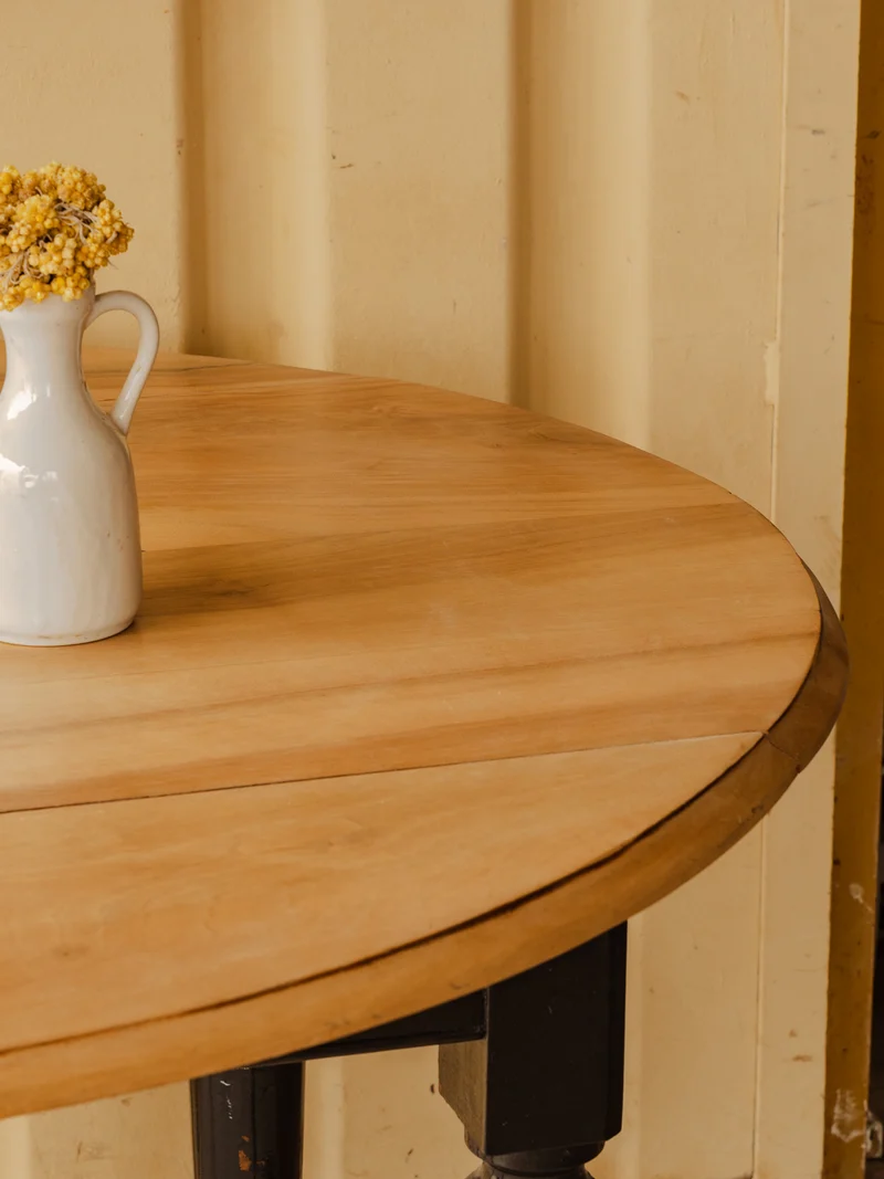 Romy, la table à manger en bois N°1552