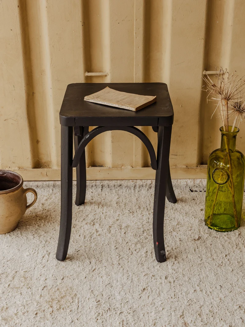 Regis, le tabouret en bois noir N°1562