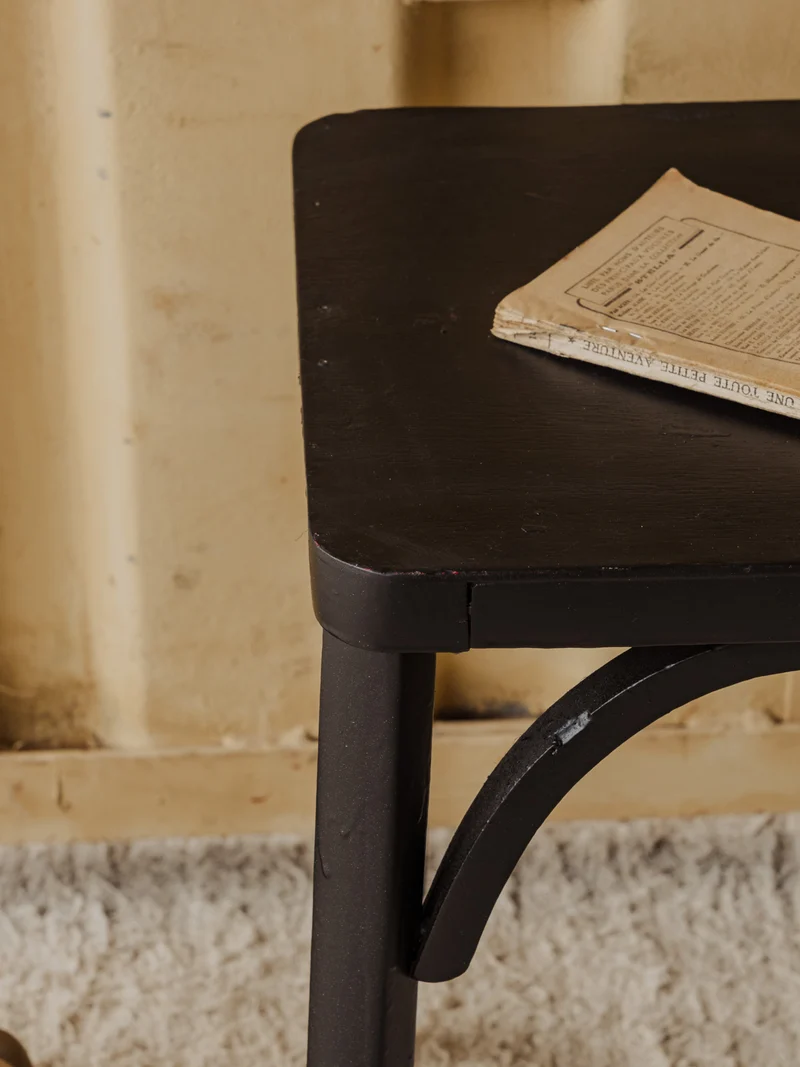 Regis, le tabouret en bois noir N°1562