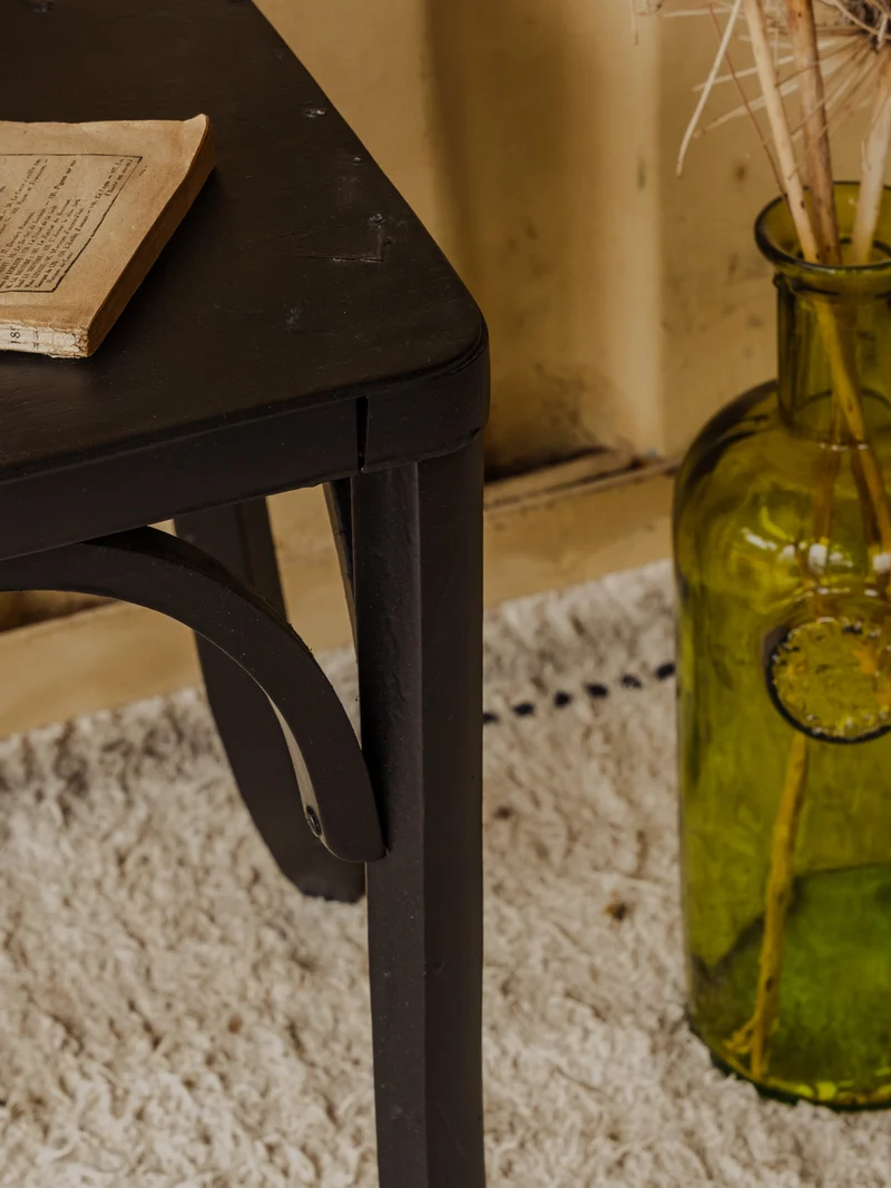 Regis, le tabouret en bois noir N°1562