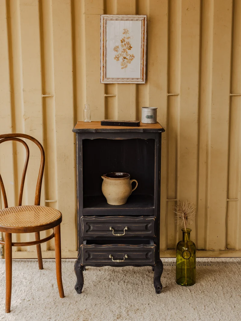 Gilbert, le petit buffet en bois noir N°1882