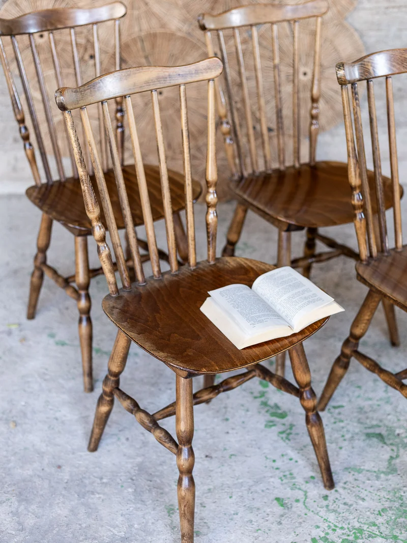 Claude, la paire de chaises Baumann N°1625