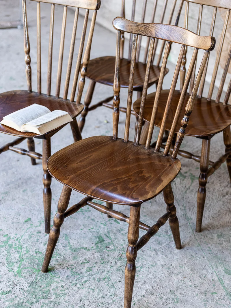 Claude, la paire de chaises Baumann N°1625