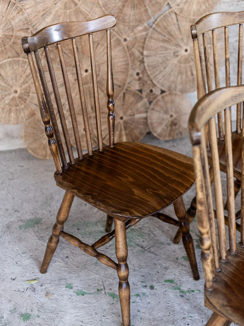 Claude, la paire de chaises Baumann N°1625