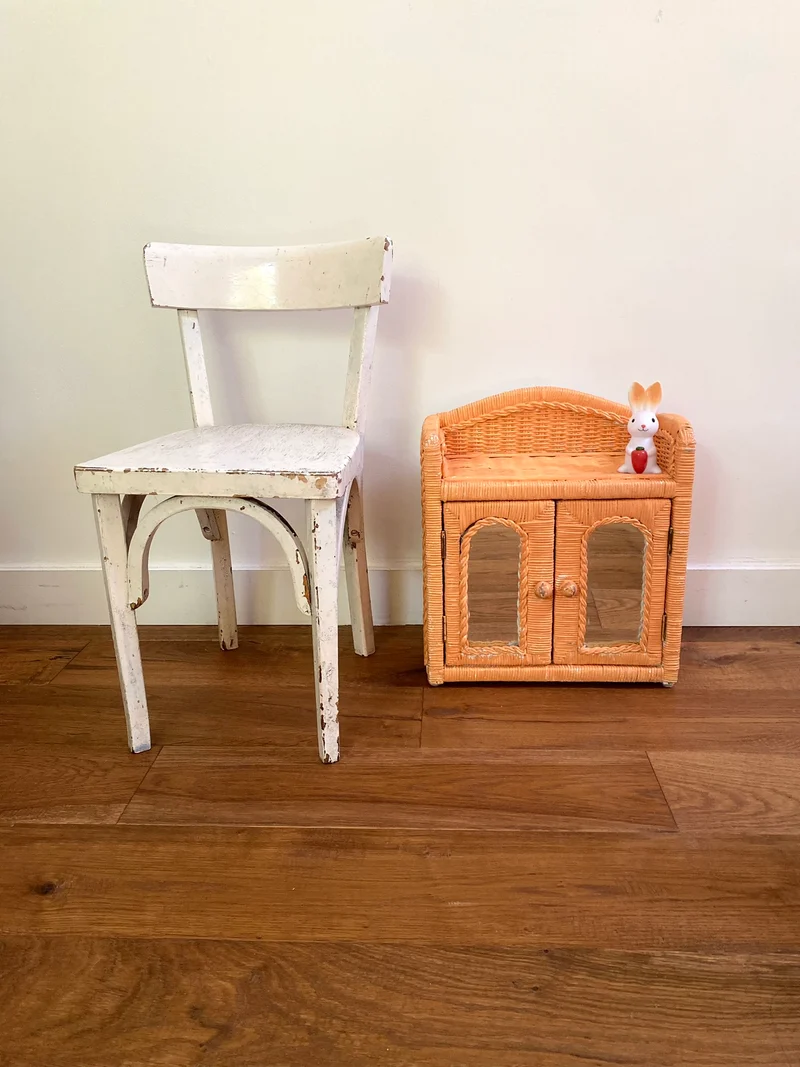 Petite armoire murale vintage en rotin